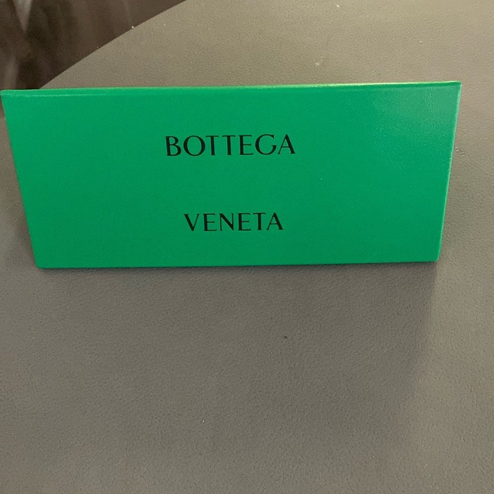 Authentic BOTTEGA VENETA
Round Cat-eye Acetate Sunglasses In Green